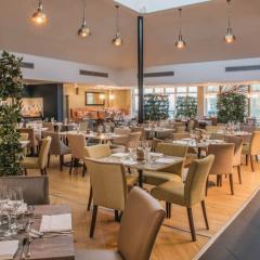 The View Restaurant at Wokefield Place Photo