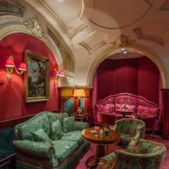 The Bentley Hotel - Malachite & Cocktails