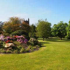 HI Dumfries gardens and grounds Photo