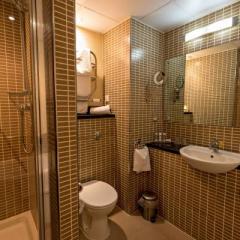 Bathrooms at Holiday Inn Dumfries Scotland Photo
