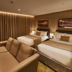 Deluxe Double Bedroom