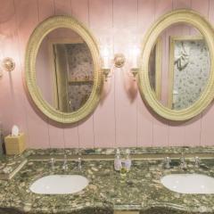 Woodland Lodge - Ladies Loo