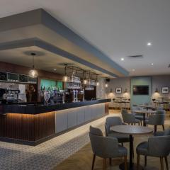 Ashford International Hotel Bar Photo