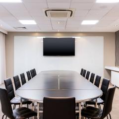 Quays Side 1 - Boardroom Photo
