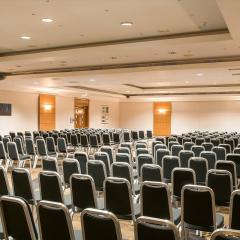 Large Conference Theatre Style Photo