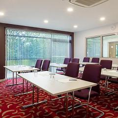 Woodfield Meeting Room - Classroom Style Photo