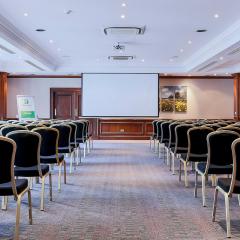 Club Suite - Theatre Setup
