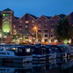 Hotel Exterior with Waterside Views Photo