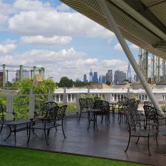 Legends Lounge with Rooftop Views