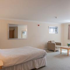Guest Hotel Bedroom Photo