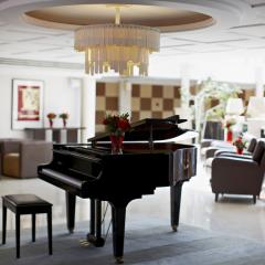 Mezzanine Lounge Area