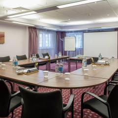 Oak Room U-Shape Setup