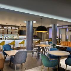 Bar & Lounge