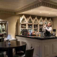 Bar & Lounge