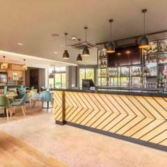 Bar & Lounge