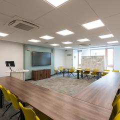 Meeting Room U-Shape with Screen
