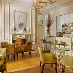 Bar & Lounge