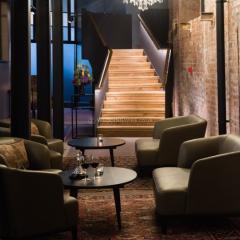 Aquam Bibe Lobby
