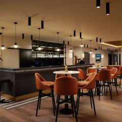 Work + Play - Foyer