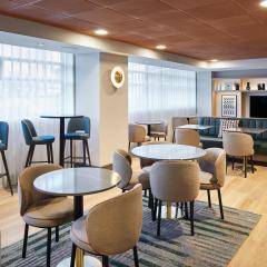 M Club Lounge