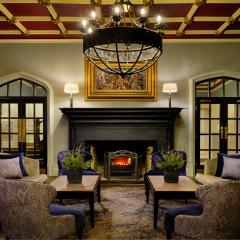 Sunken Lounge