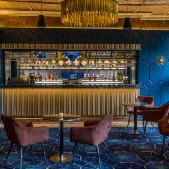 Bar & Lounge