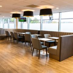 Vista Lounge - Level One