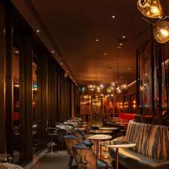 Savage Garden lounge