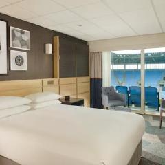 Hilton Hotel Bedroom at the Arena Photo