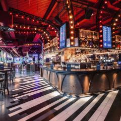 Puttshack White City