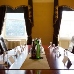Disraeli or Gladstone - The Queen at Chester, Premier Collection by Best Western
