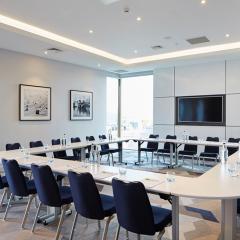 Meeting Room 4 - Courtyard by Marriott Oxford South