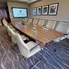 The Balmoral Room - Macdonald Burlington Hotel