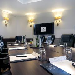 Tarvin Suite - Macdonald New Blossoms Hotel