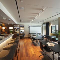 The Crescent Suite - Tower Suites by Blue Orchid