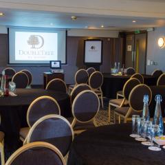 The Drawing Room - DoubleTree by Hilton Cadbury House